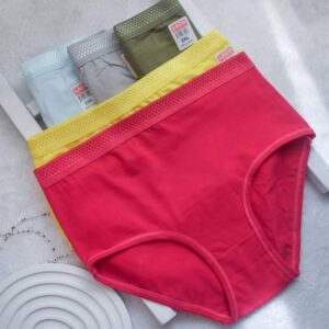 شورت نخی ساده کش پهن طرح شطرنجی از برند لکو